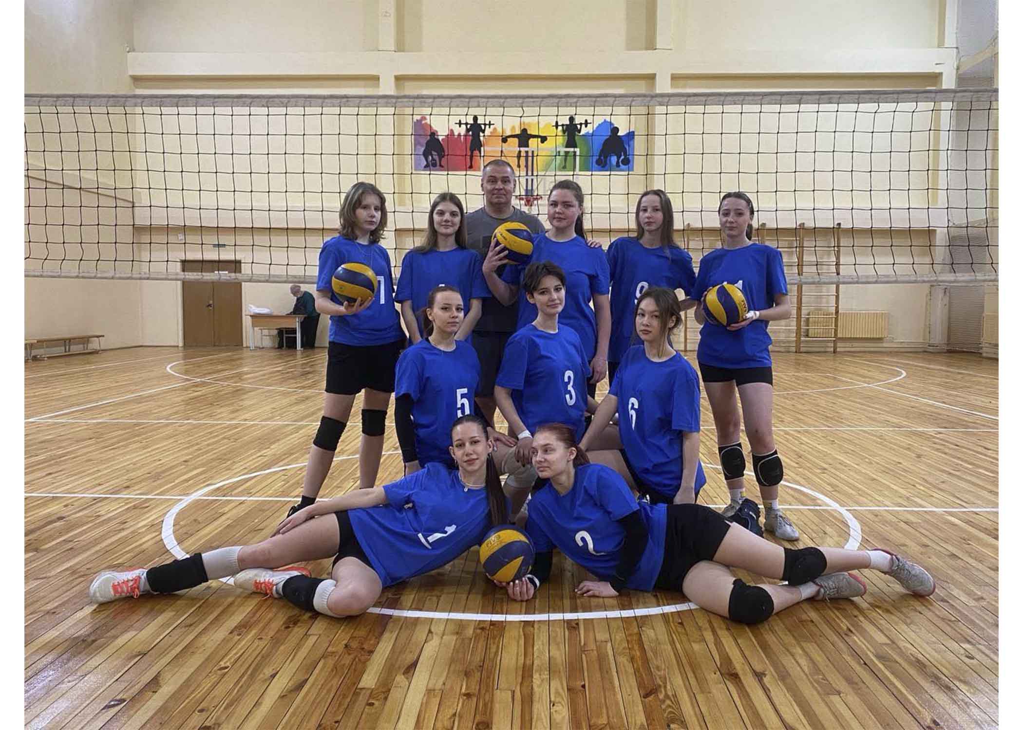 Поздравляем  команду учреждения образования по волейболу занявшую II место в городских соревнованиях по волейболу среди юношей и девушек